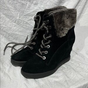 Faux Suede Black Lace-Up Boots with Fur Trim